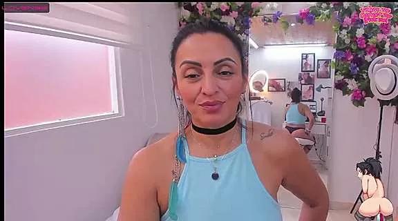 zullyxhot on StripChat 